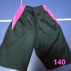 黒とピンクの半ズボン 140サイズ