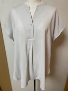 オペークドットクリップ　ライトグレー 半袖スキッパーブラウス　美品