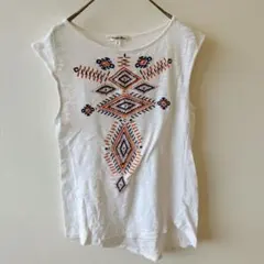 刺繍プリント　ホワイト　フレンチスリーブ　Tシャツ S アシメントリー