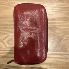 イルビゾンテ　赤 長財布 ラウンドファスナー