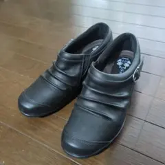 フラットシューズ