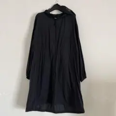 ユニクロ　ポケッタブルパーカー　黒