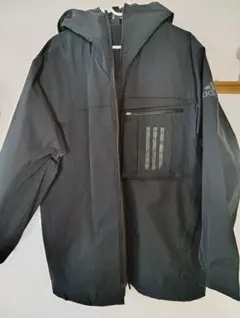 adidas ブラックナイロンジャケット