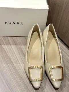 【未使用品】RANDA アイボリー　スクエアトゥパンプス 金属バックル付き