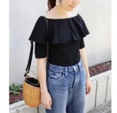 IENA オフショルダーフレアTシャツ フリル カットソー トップスのサムネイル
