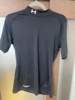 Under Armour ブラック ハイネック インナーTシャツ