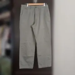 ユニクロ　カーキ色チノパン