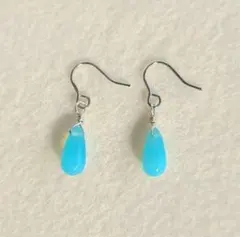【再販】♥️ミルキーブルーのチェコドロップシンプルピアス♪　ハンドメイド