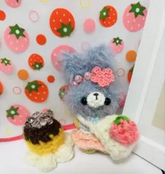 y*2様 ふわふわ〜あみぐるみ　ケーキ　うさぎちゃん　いちごの鞄　ハンドメイド