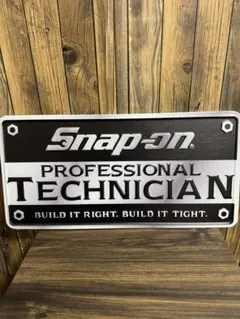 スナップオンSnap on メタリックグレー 　看板　壁掛け　ロゴ 新品未使用 スナップオンSnap on メタリックグレー 看板 壁掛け ロゴ 新品未使用