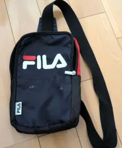 FILA ボディバッグ 黒/赤のサムネイル