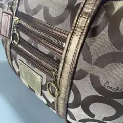 コーチ　肩掛けバック　A4収納可能 ゴールドＸシグネチャー