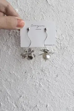 ピアス　イヤリング　揺れる　シルバー　パール　フラワー　ウエディング　結婚式