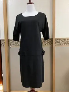 UNTITLEDひざ丈ニットワンピース