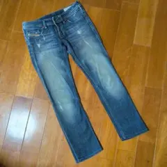 Diesel ストレートデニム ブルー ダメージ加工のサムネイル