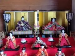 豪華なひな人形セットのサムネイル
