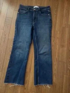 ZARAジーンズ　ストレート裾フレア