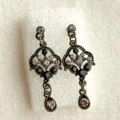 ゆれるエキゾチックデザイン　ロングピアス　アンティーク風