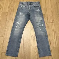 Levi’s ダメージ加工ライトブルーストレートジーンズ