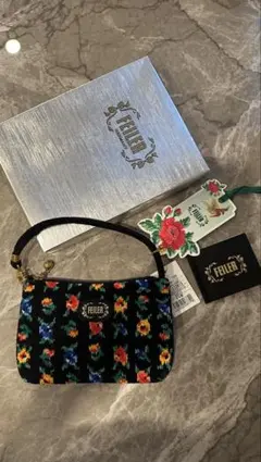 FELLER フラワー刺繍ポーチ