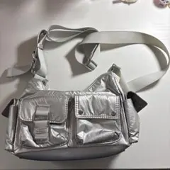 GU シルバー ショルダーバッグ