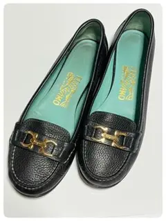 【レア品】Ferragamo ブラックレザー ローファーのサムネイル