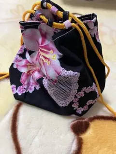 未使用？和装小物　七五三に〜花柄の黒い巾着袋　お正月　ピンク　ハート柄　子供