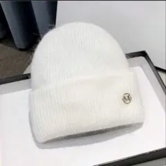ホワイトウールビーニー Mロゴ付き