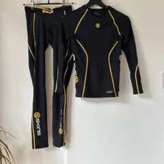 【SKINS】　上下セット