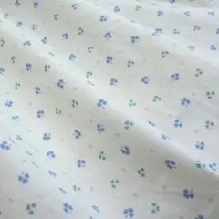 ホーミーコレクション生地　DH10248-B　ブルーとグリーンのクローバー