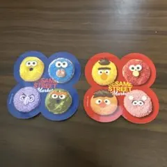 セサミストリート CAFE SWEETS ドーナツ型ステッカー2枚(青・赤)