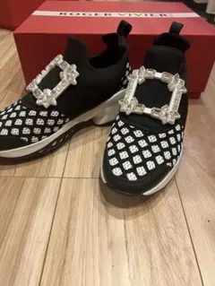 ROGER VIVIER VIV RUN STRASS BACKLE37サイズのサムネイル