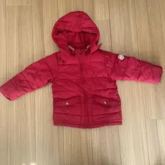 赤いフード付き中綿コート