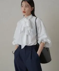 美品 LOUNGEDRESS(ラウンジドレス) サテンBIGシャツ ホワイト - メルカリ