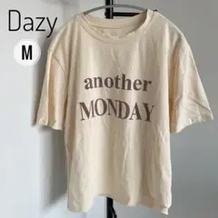 Dazy クリーム色 Mサイズ Tシャツ