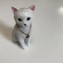 白い猫の置物 金色のネックレス付き　美品♡