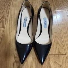 PRADA エナメル ポインテッドトゥ パンプス ブラック 36のサムネイル