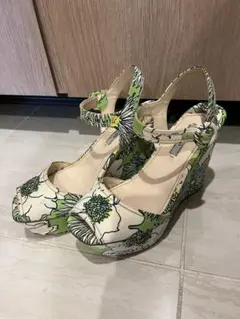 プラダ　花柄ウェッジソールサンダル
