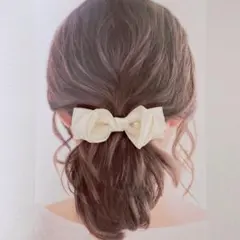 【パール付サテンリボンバレッタ】ヘアアクセ　ハンドメイド　結婚式　高見え