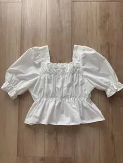 INGNI フリル トップス　ホワイト　ブラウス