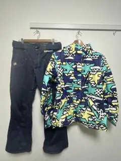 スノーボードウェア（女性用）多色デザイン