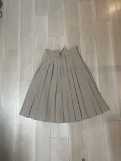 Fint. ベージュ プリーツスカート ひざ丈