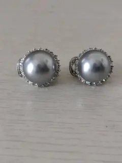 【未使用】コスチュームジュエリー　人工グレーパールクリスタルイヤリング