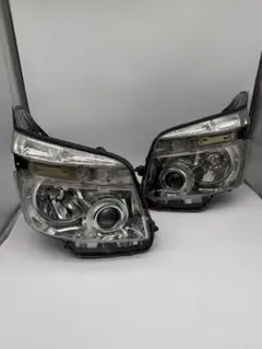 トヨタ ノア ZRR70 純正 ヘッドライト 左右 セット 左 右 28-201