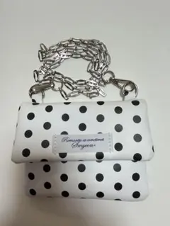 Smyeno チェーンコンパクトリップポーチ ホワイト×ブラック ドット