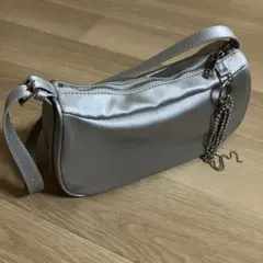 ローリーズファーム＊シルバー ハンドバッグ チェーンチャーム付き