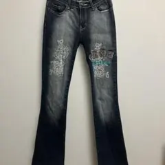 個性派　ブラックデニム　刺繍ストレートパンツ