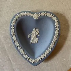 WEDGWOOD ハート型ブルー陶器皿のサムネイル