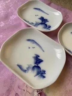 時代　染付　手描　小さい皿　三枚