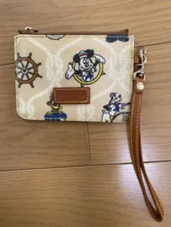 海外ディズニー　パスケース